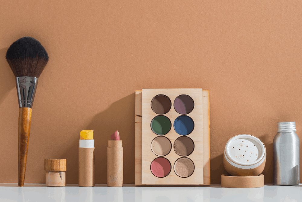 Sustainable Makeup in bamboo cases