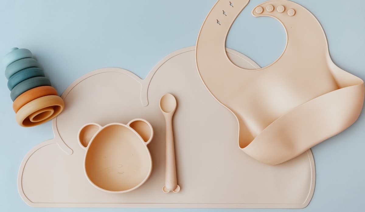 silicone placemat and dishes for kids