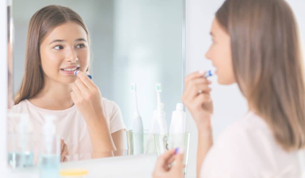 girl applying makeup